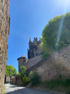 Vor den Mauern des Schlosses Wernigerode